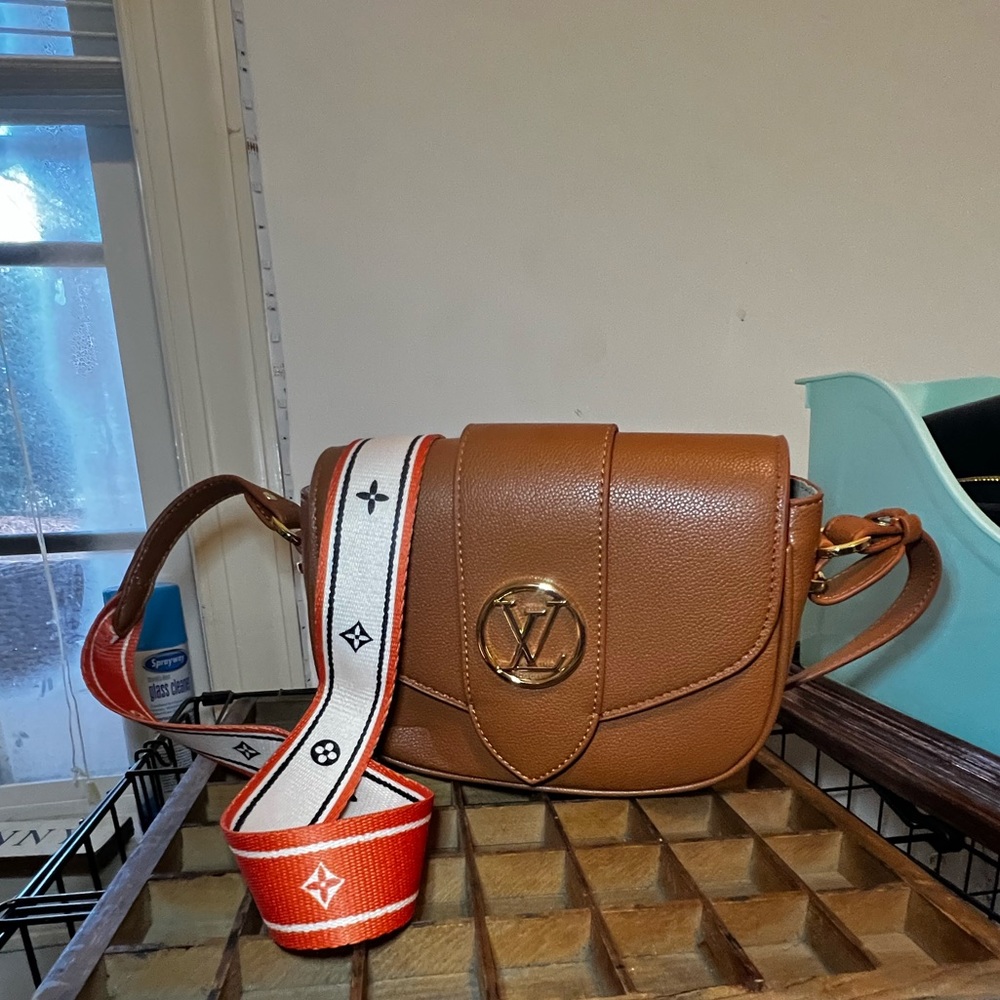 DHGate LV crossbody